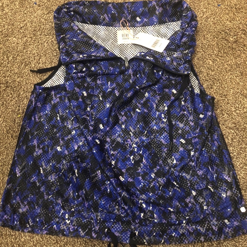 ❤️Demi Lovato Fabletics Tank Top w/ Zip and Pocket